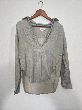 ANTHROPOLOGIE Size XS Gray Gauzy Cotton V Neck Side Button Popover Shirt Blouse